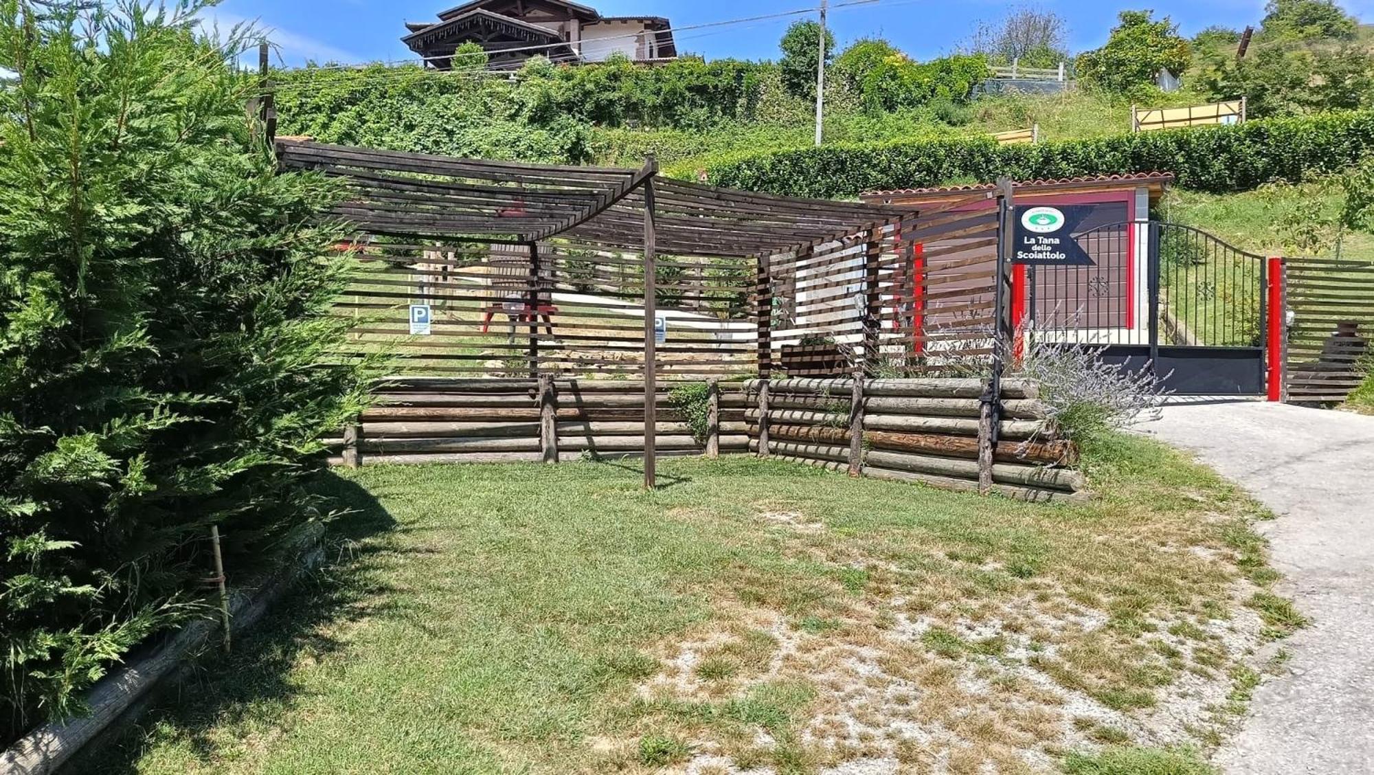 La Tana Dello Scoiattolo - Adults Only Acomodação com café da manhã Murazzano  Exterior foto